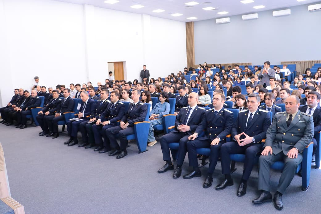Baş prokuror Qarabağ Universitetinin tələbələri ilə görüşüb