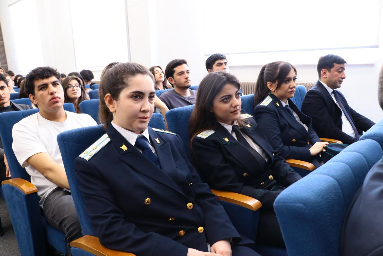 Baş prokuror Qarabağ Universitetinin tələbələri ilə görüşüb