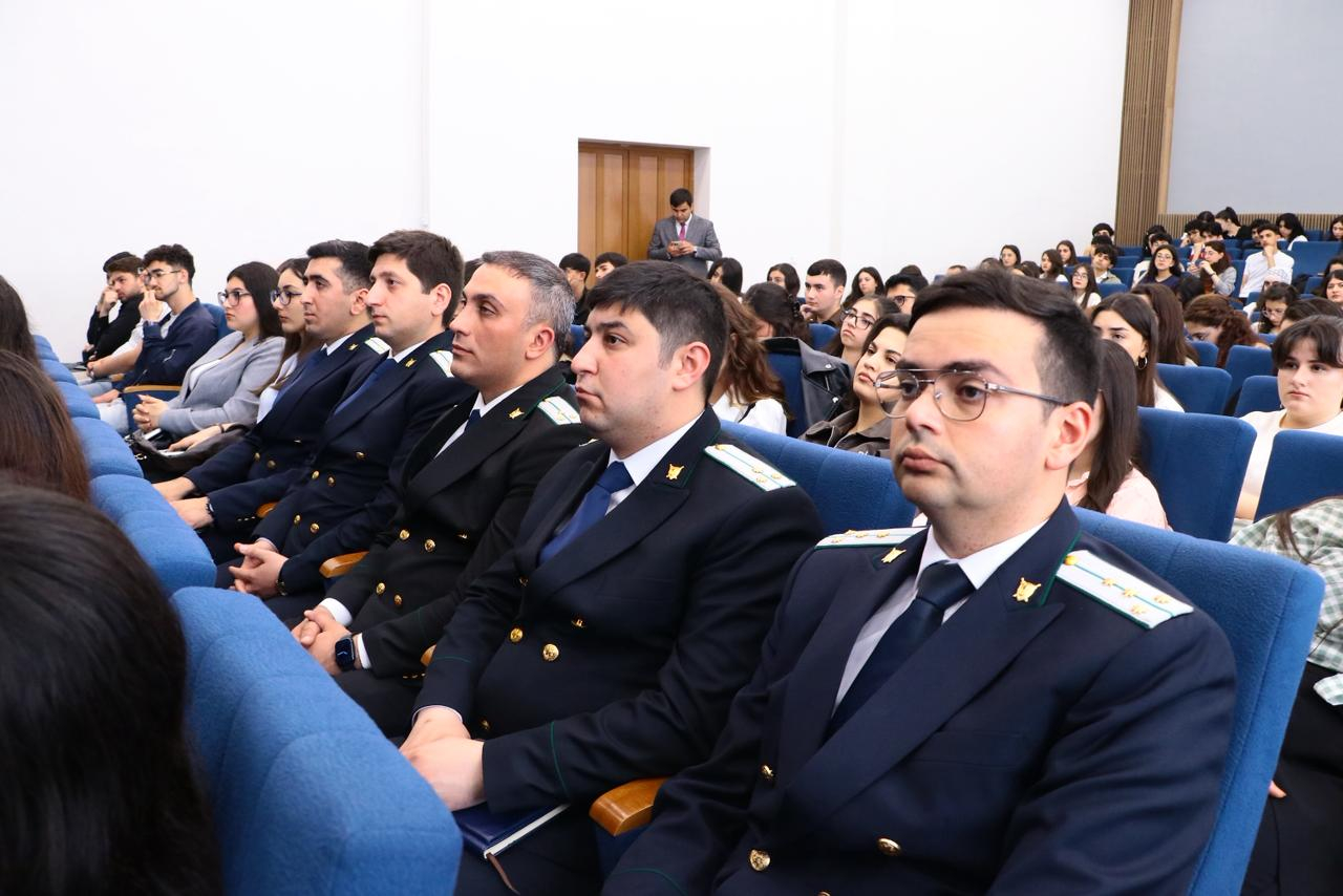 Baş prokuror Qarabağ Universitetinin tələbələri ilə görüşüb