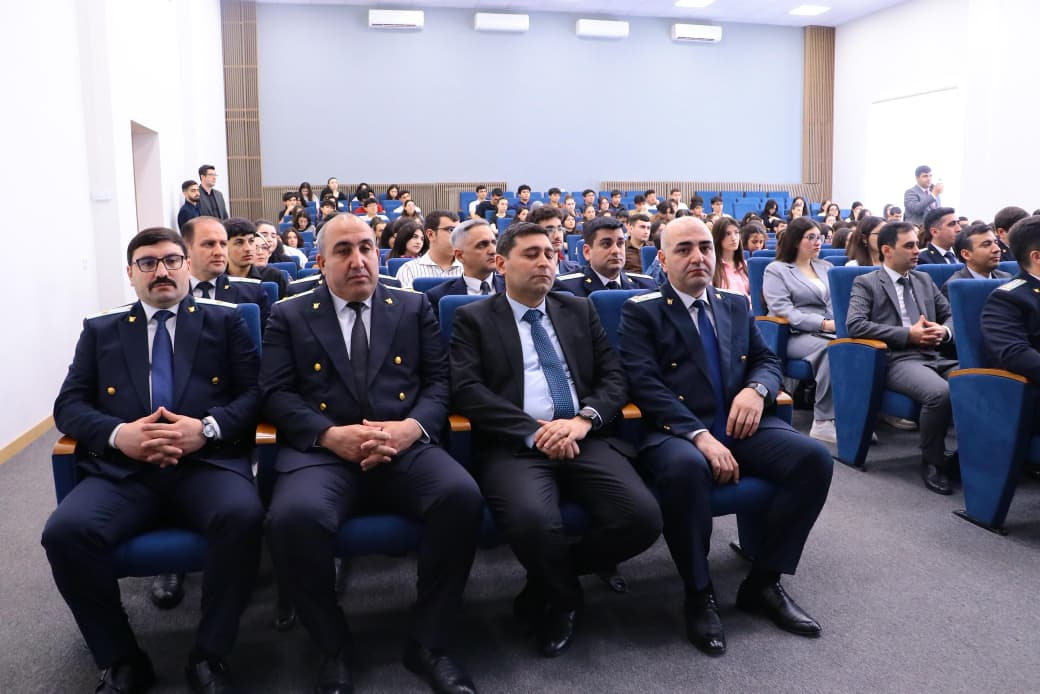 Baş prokuror Qarabağ Universitetinin tələbələri ilə görüşüb
