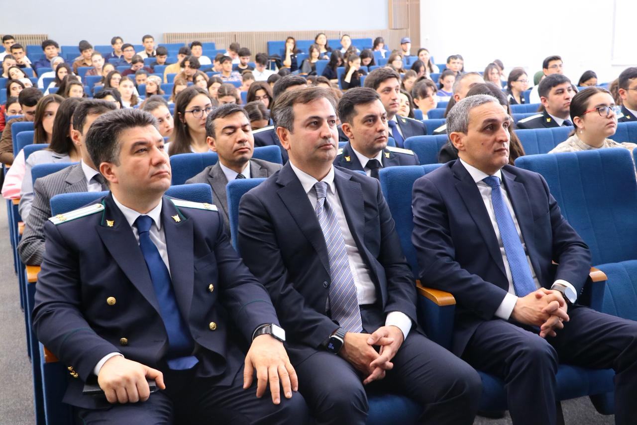 Baş prokuror Qarabağ Universitetinin tələbələri ilə görüşüb