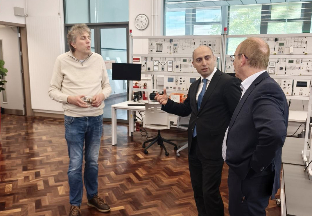 Emin Əmrullayev Şimali İrlandiyanın Belfast Kraliça Universitetində olub