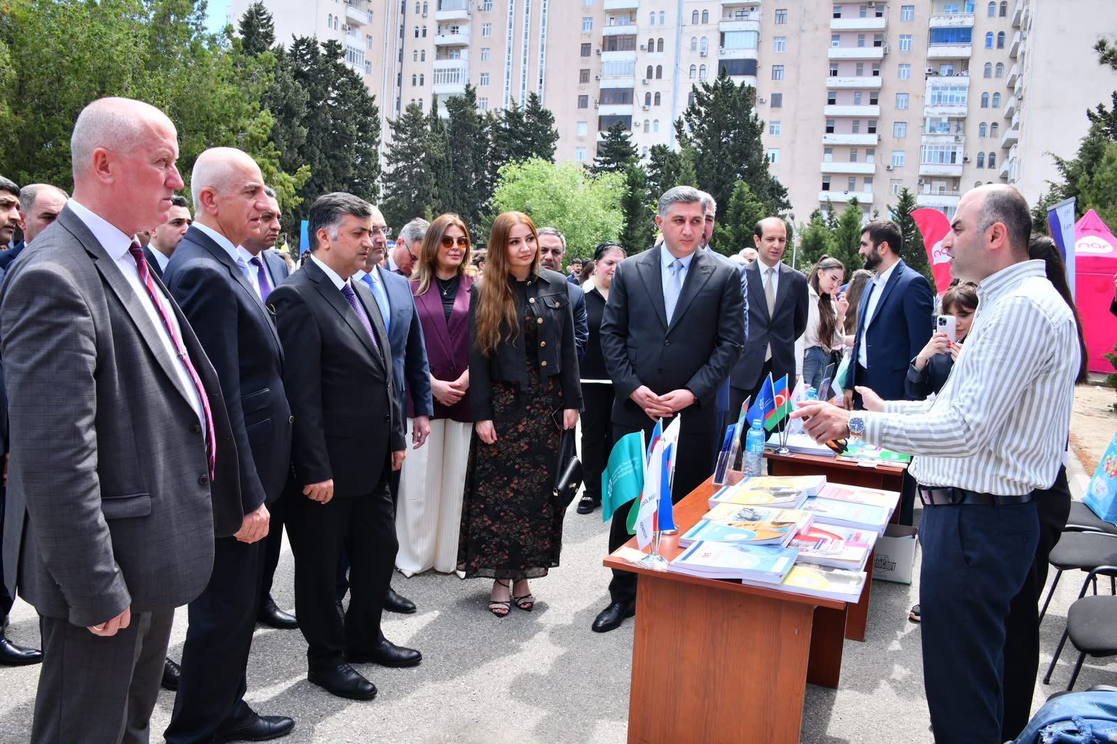 Vakansiyalar ayağına gəldi, gənclər seçim etdi