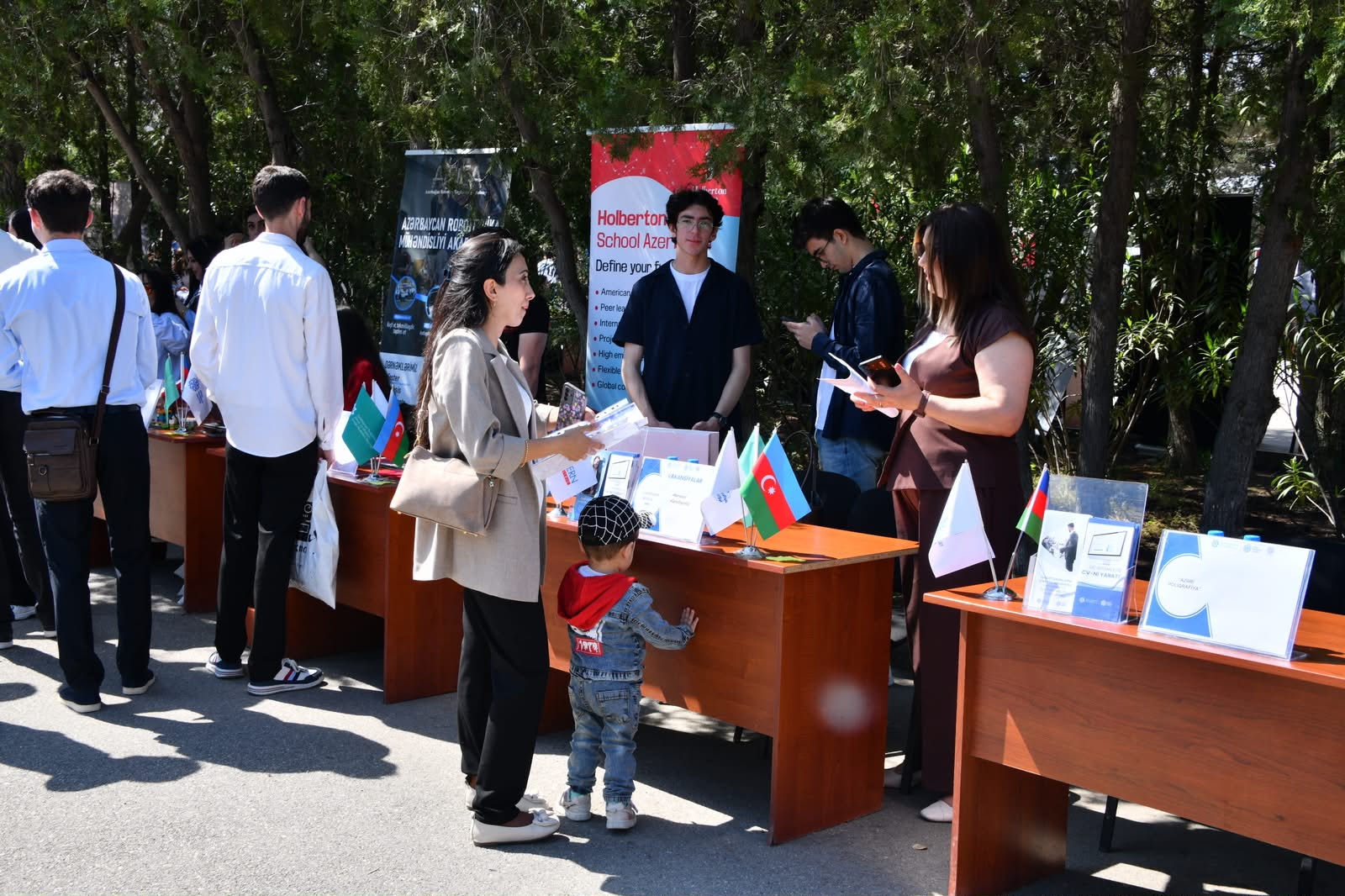 Vakansiyalar ayağına gəldi, gənclər seçim etdi