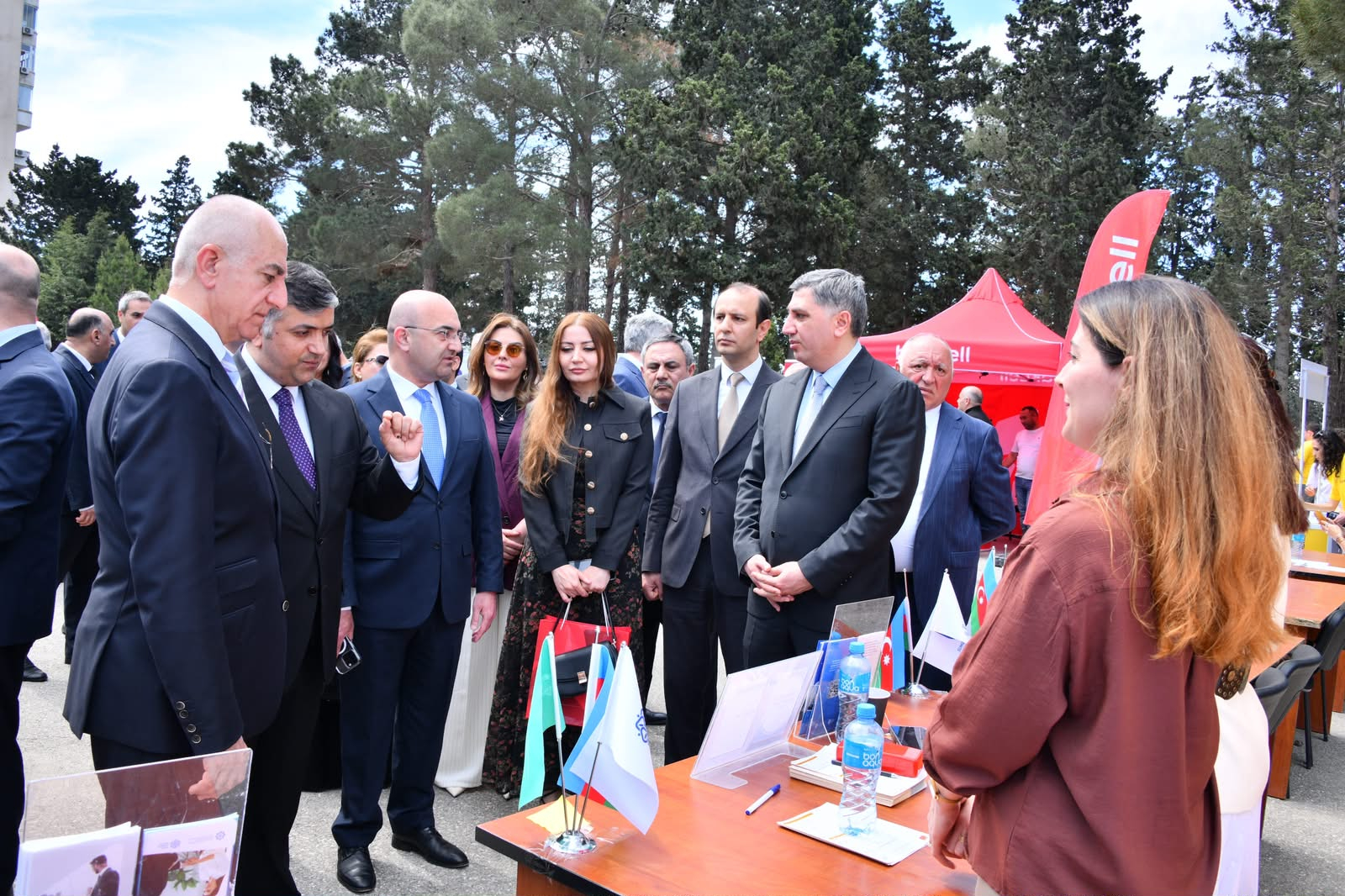 Vakansiyalar ayağına gəldi, gənclər seçim etdi