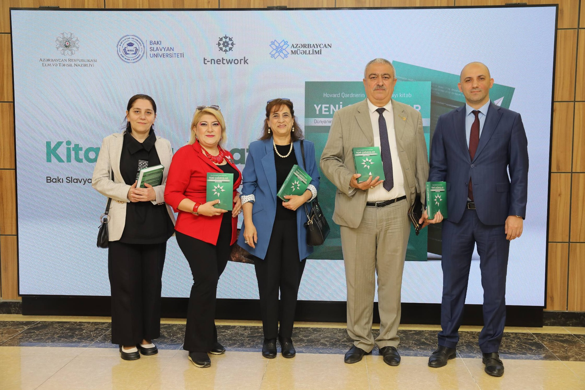 "Yeni çağırışlar" kitabı təhsil ictimaiyyəti tərəfindən böyük maraqla qarşılanıb 