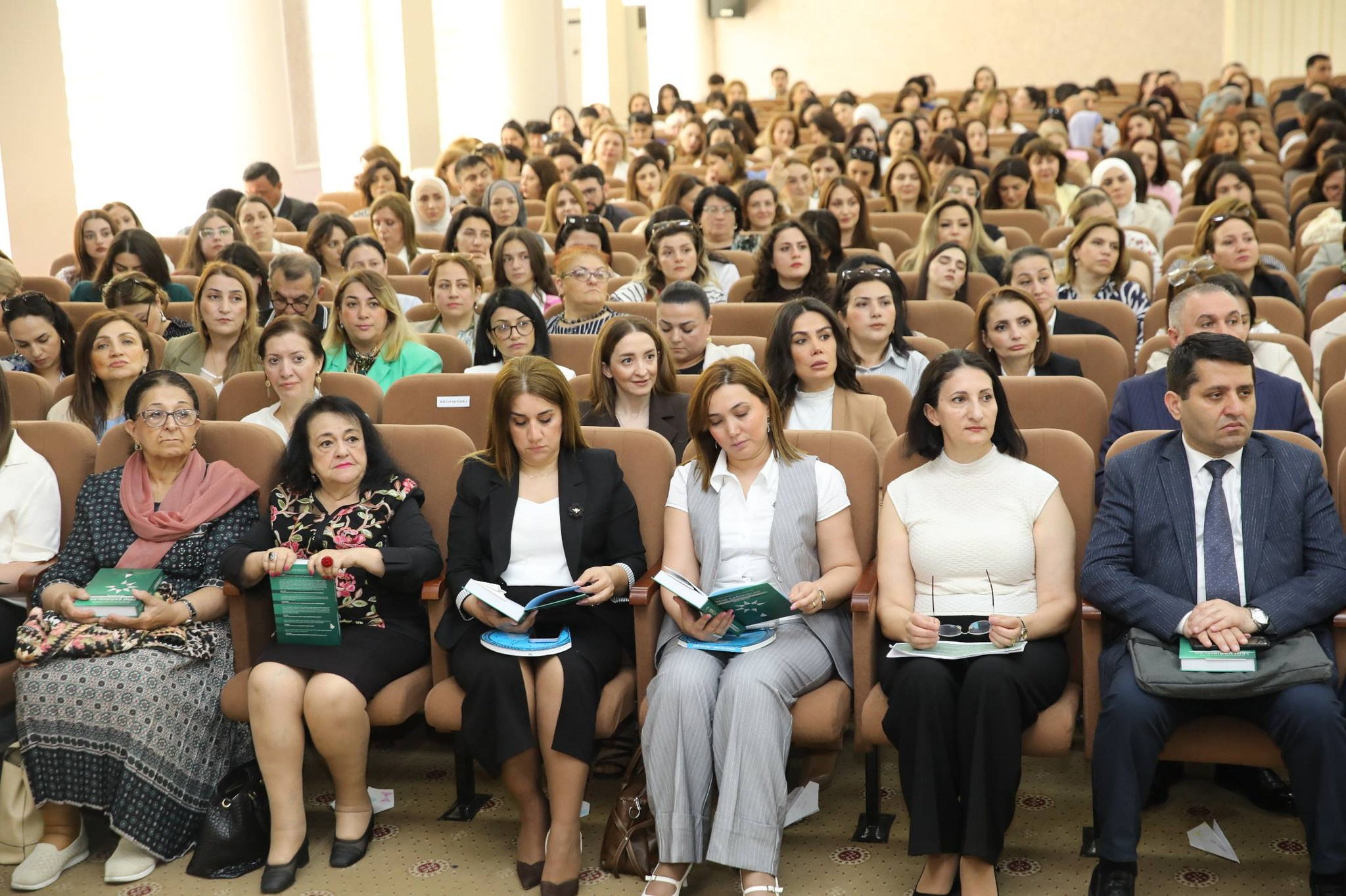 "Yeni çağırışlar" kitabı təhsil ictimaiyyəti tərəfindən böyük maraqla qarşılanıb 