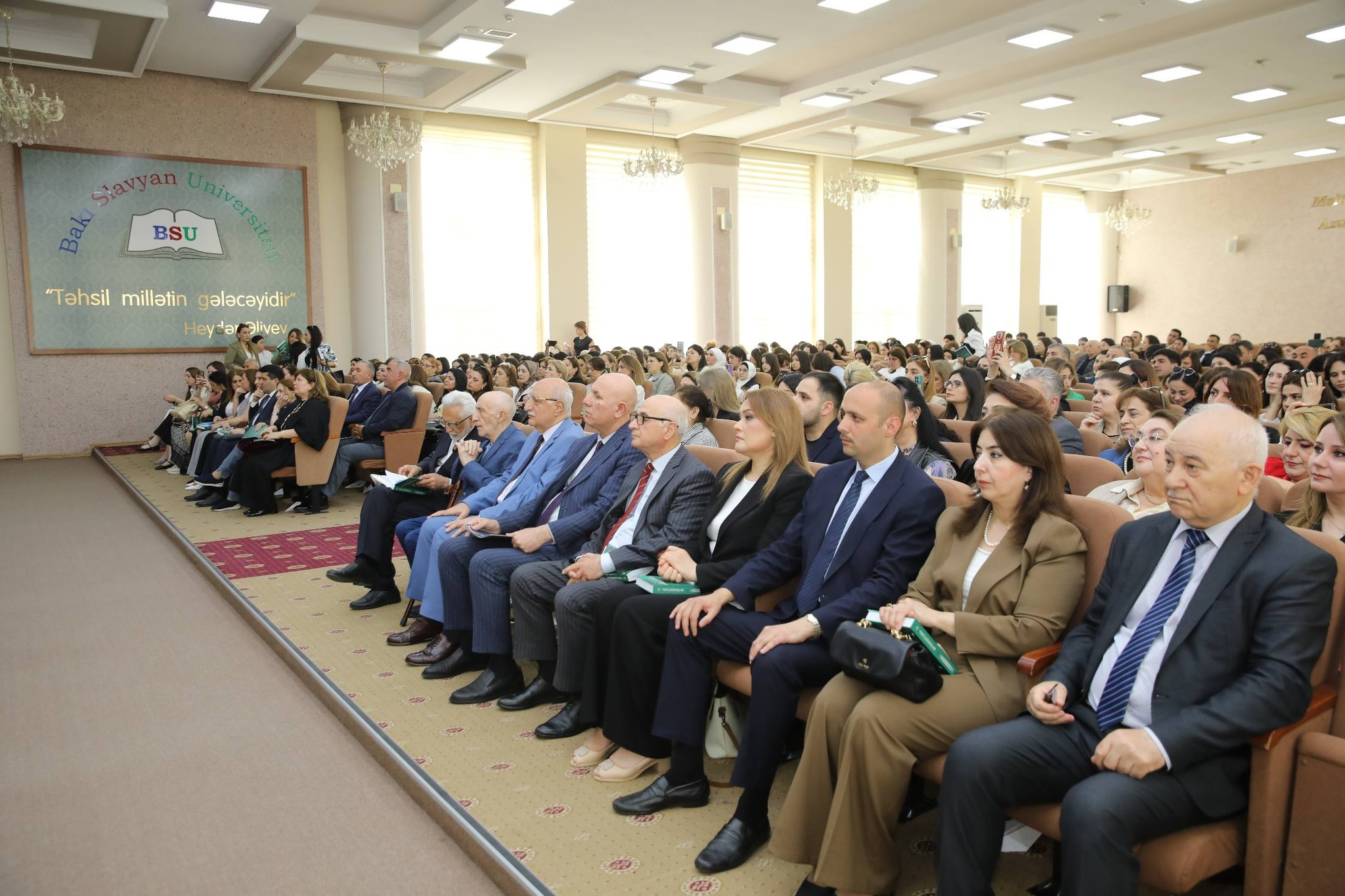 "Yeni çağırışlar" kitabı təhsil ictimaiyyəti tərəfindən böyük maraqla qarşılanıb 