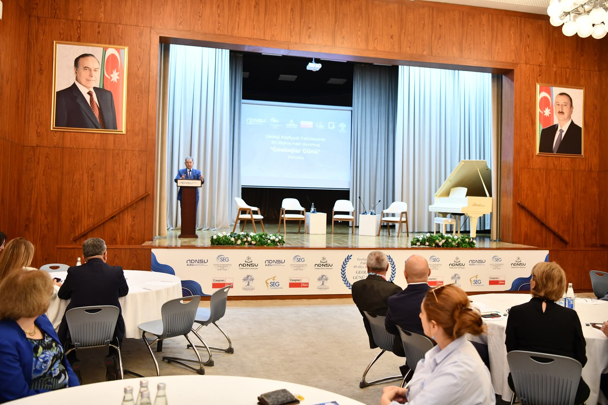 ADNSU-da “Geoloqlar günü” Forumu keçirilib