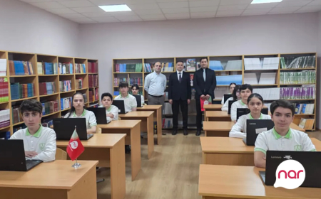 "Nar" bu liseyin şagirdlərinə 20 notbuk hədiyyə etdi