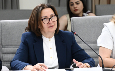 Agentlik rəsmisi: Fənnini zəif bilən müəllimlərin faizi kəskin azalıb