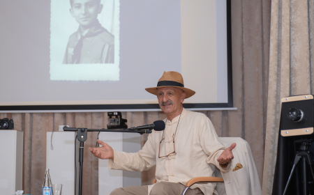 Bir foto, bir hekayə bir həyat: Reza Deqati məktəbdənkənar təhsil müəssisəsinin qonağı olub 