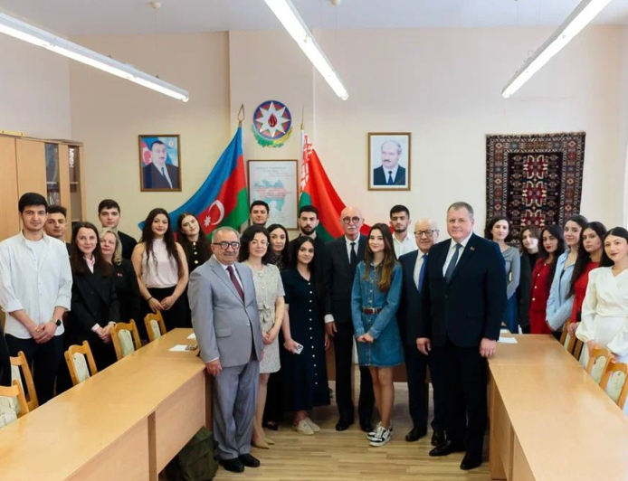 Firudin Qurbanov Belarusda təhsil alan azərbaycanlı tələbələr ilə görüşüb
