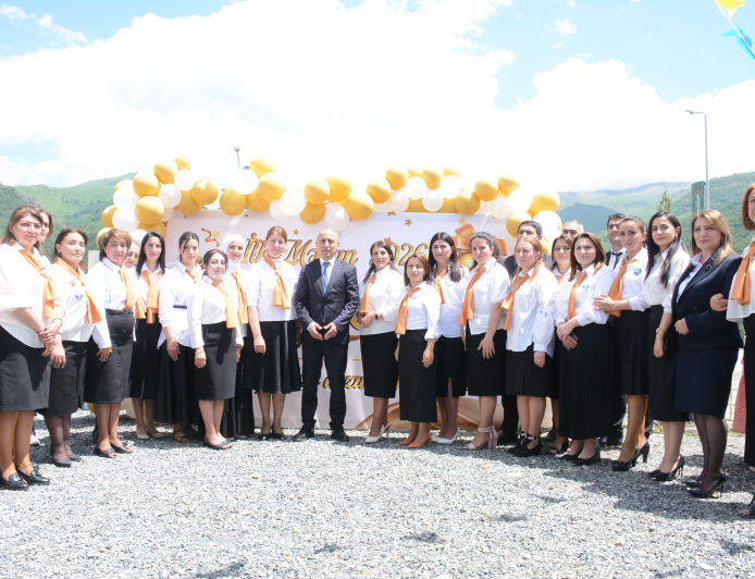 Elm və təhsil naziri azad Kəlbəcərin ilk məzununun "Son zəng" tədbirində iştirak edib