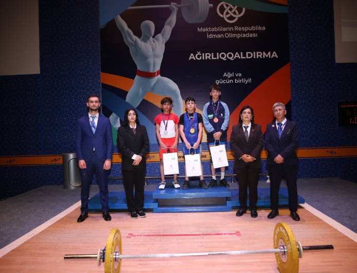 Ağırlıqqaldırmada ilk qızıl medalı Qazax idmançısı qazandı