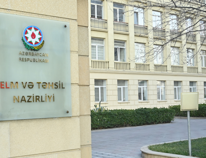 Dövlət başçısı nazirliyin əməkdaşlarını təltif edib