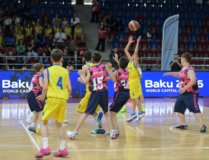 Nazir Məktəblilərin Respublika İdman Olimpiadası çərçivəsində basketbol yarışlarını izləyib