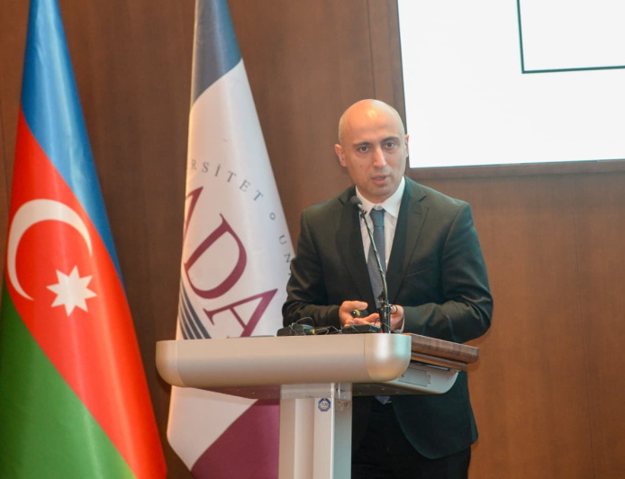 Nazir: 30 suala cavab verə bilməyən müəllim şagirdi öyrədə bilməz