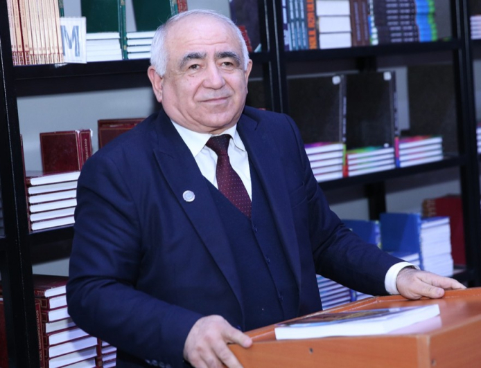 Professor Fərrux Rüstəmov: Fənnini bilməyən müəllim şagirdin gələcəyini əlindən alır