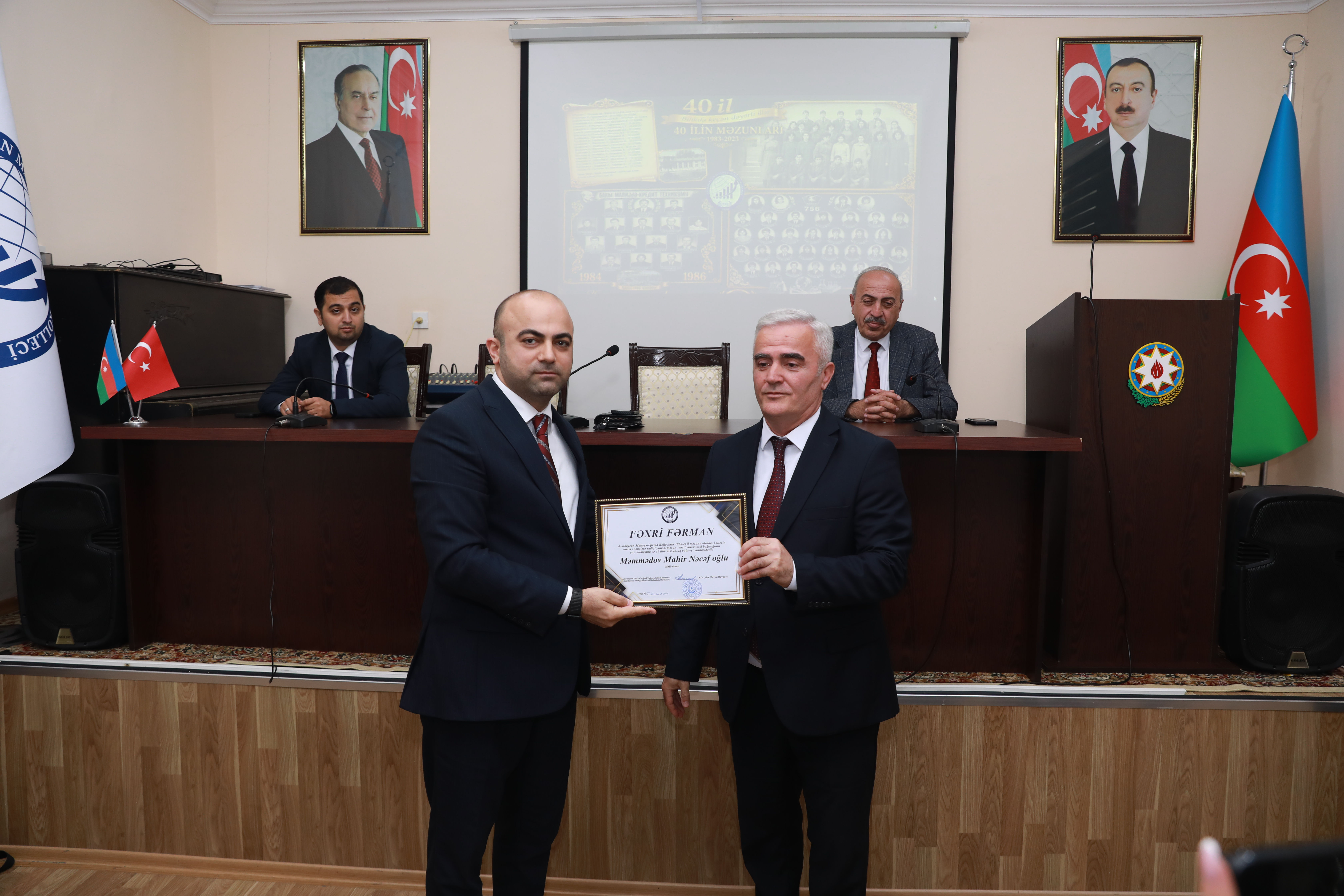 Maliyyə-İqtisad Kollecinin məzunları 40 il sonra bir araya gəliblər