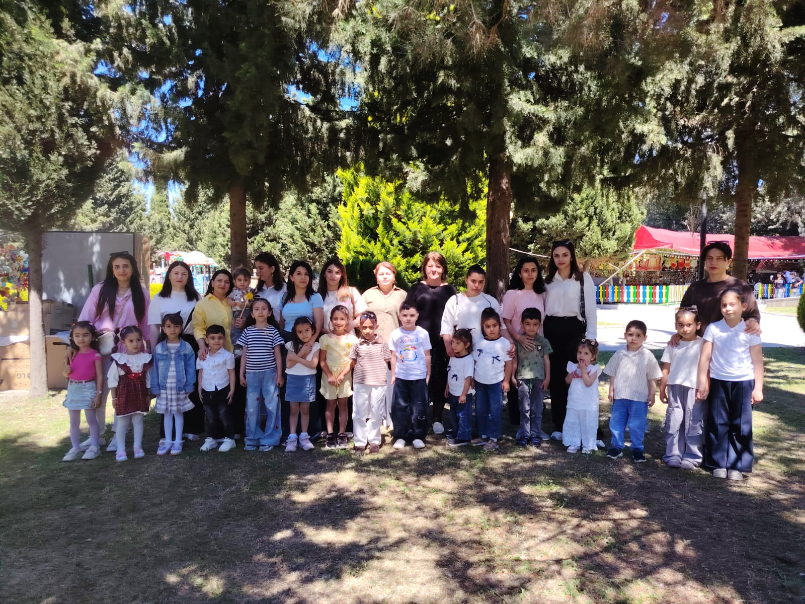 İşıqlı gələcək körpə fidanlarla gələcək