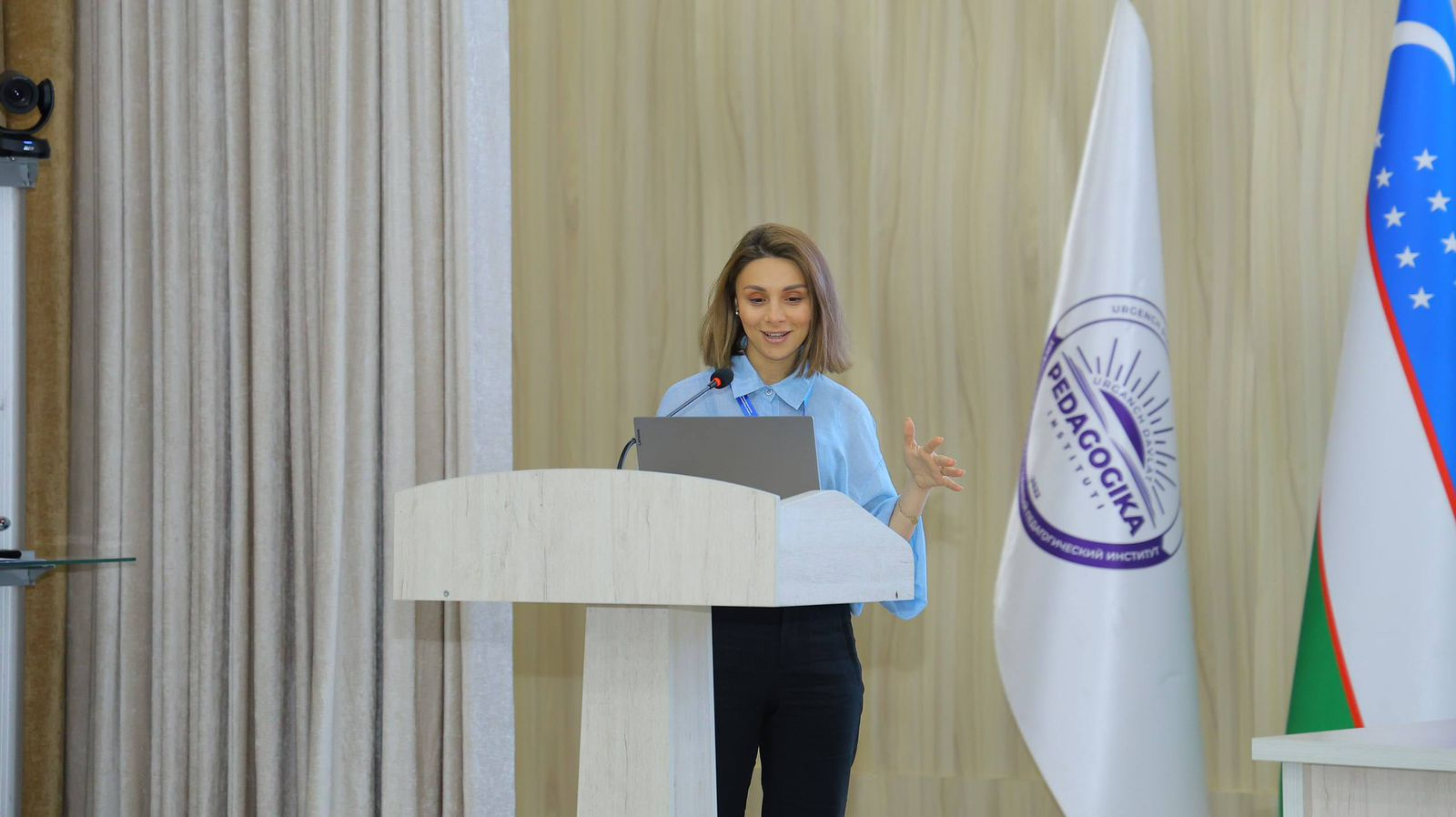 Azərbaycanlı müəllim Özbəkistanda rəqəmsal təhsil mövzusunda təqdimatla çıxış edib