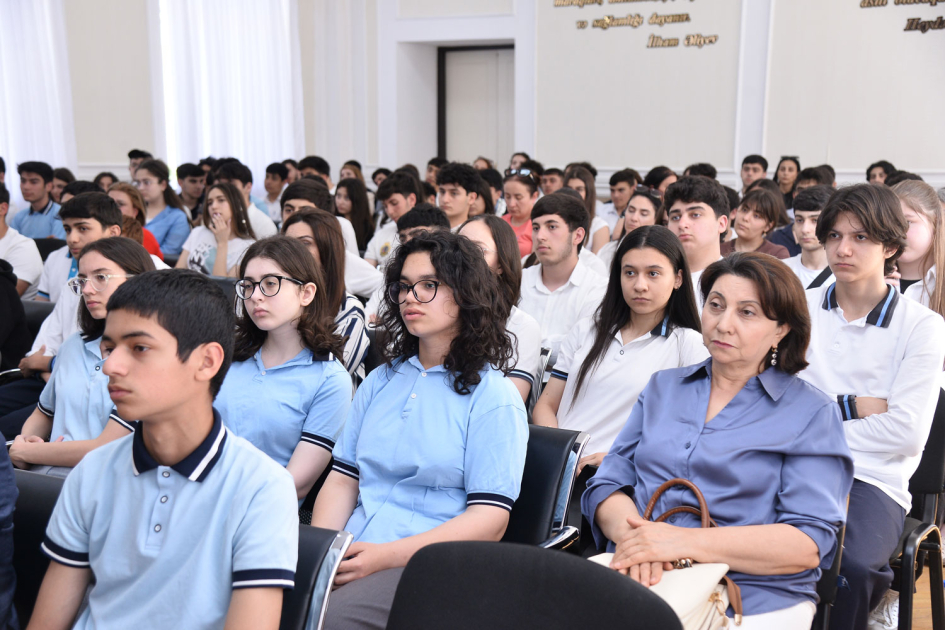 Abituriyentlər Qarabağ Universitetinin təhsil modeli barədə məlumatlandırlıb