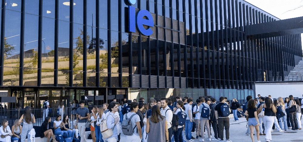 İspaniyanın nüfuzlu IE Universitetinə qəbul