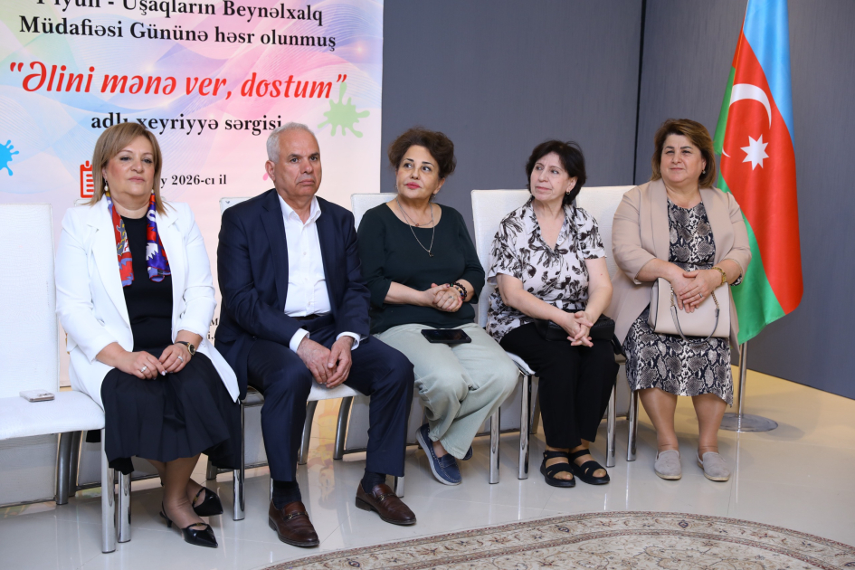 “Əlini mənə ver, dostum” adlı xeyriyyə sərgisi keçirilib