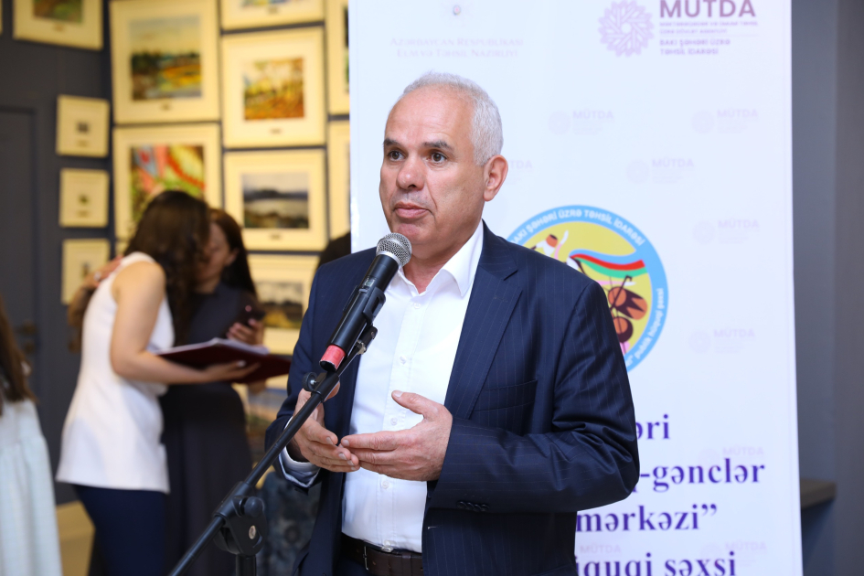 “Əlini mənə ver, dostum” adlı xeyriyyə sərgisi keçirilib