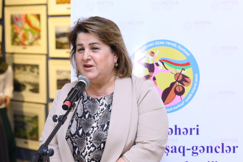 “Əlini mənə ver, dostum” adlı xeyriyyə sərgisi keçirilib