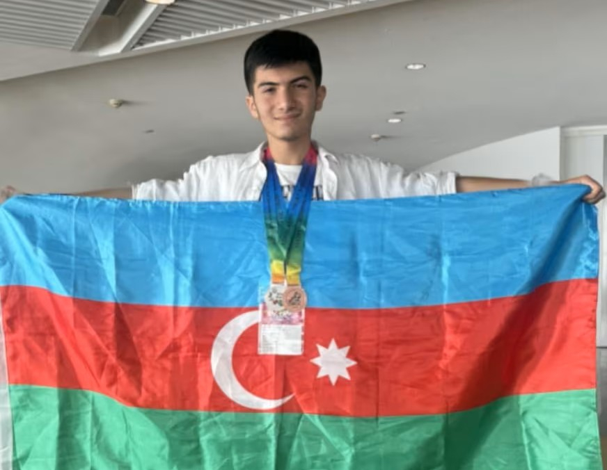 11-ci sinif şagirdindən böyük uğur: