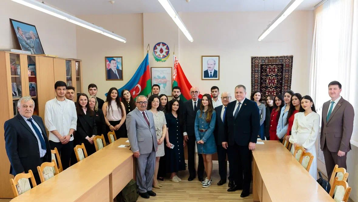 Firudin Qurbanov Belarusda təhsil alan azərbaycanlı tələbələr ilə görüşüb