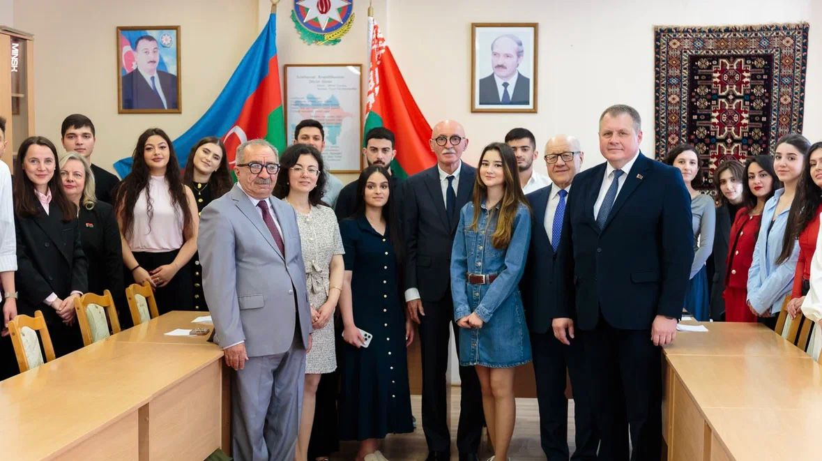 Firudin Qurbanov Belarusda təhsil alan azərbaycanlı tələbələr ilə görüşüb