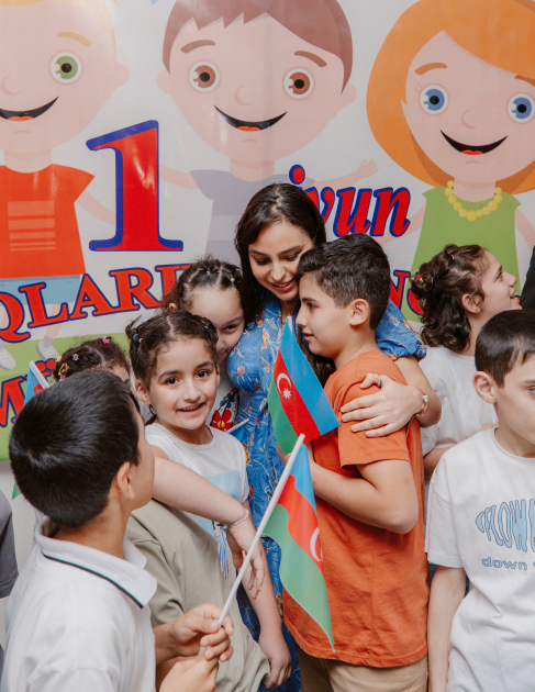 Leyla Əliyeva və Arzu Əliyeva internat məktəbində olublar