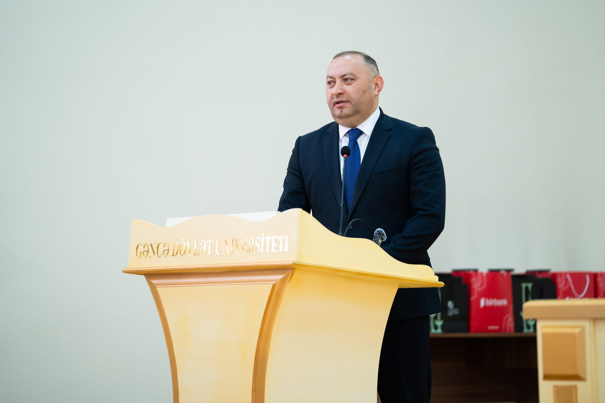 Region müəllimlərinə "TəhsilPlus"un paylanılmasına başlanıldı