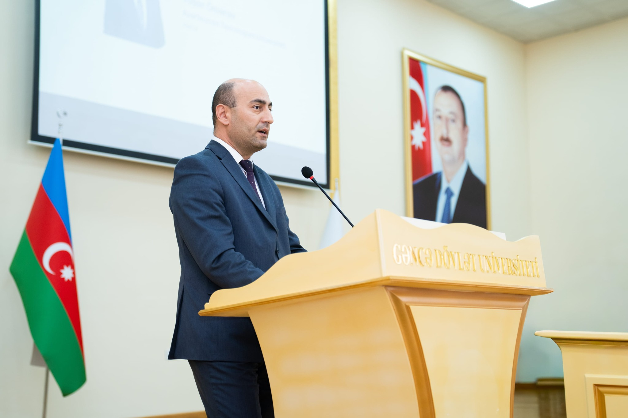 Region müəllimlərinə "TəhsilPlus"un paylanılmasına başlanıldı