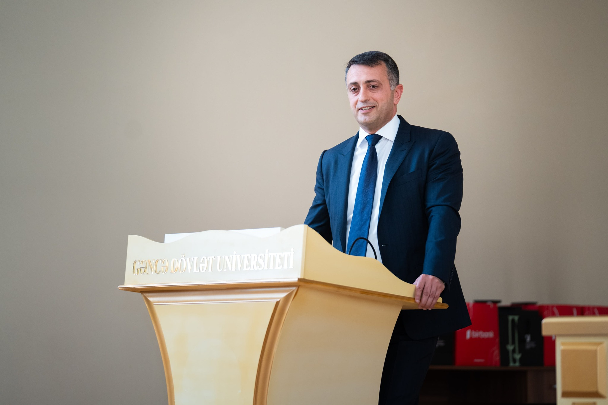 Region müəllimlərinə "TəhsilPlus"un paylanılmasına başlanıldı