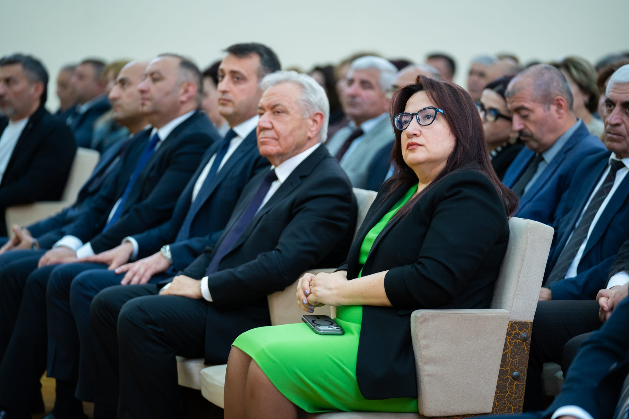 Region müəllimlərinə "TəhsilPlus"un paylanılmasına başlanıldı