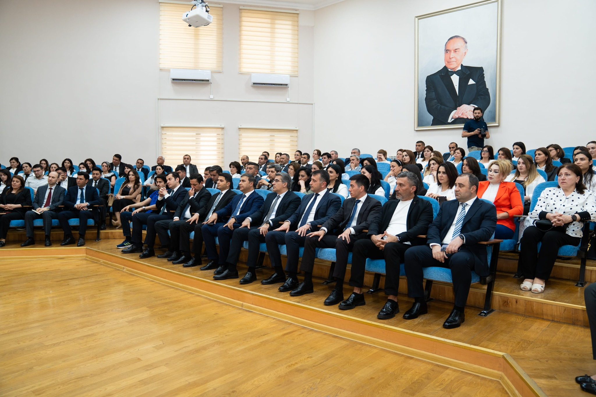 Region müəllimlərinə "TəhsilPlus"un paylanılmasına başlanıldı