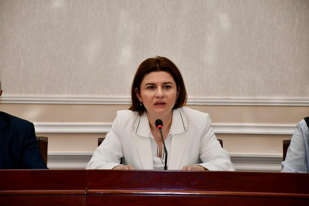 Geologiya İnstitutunun direktor əvəzi kollektivə təqdim edilib