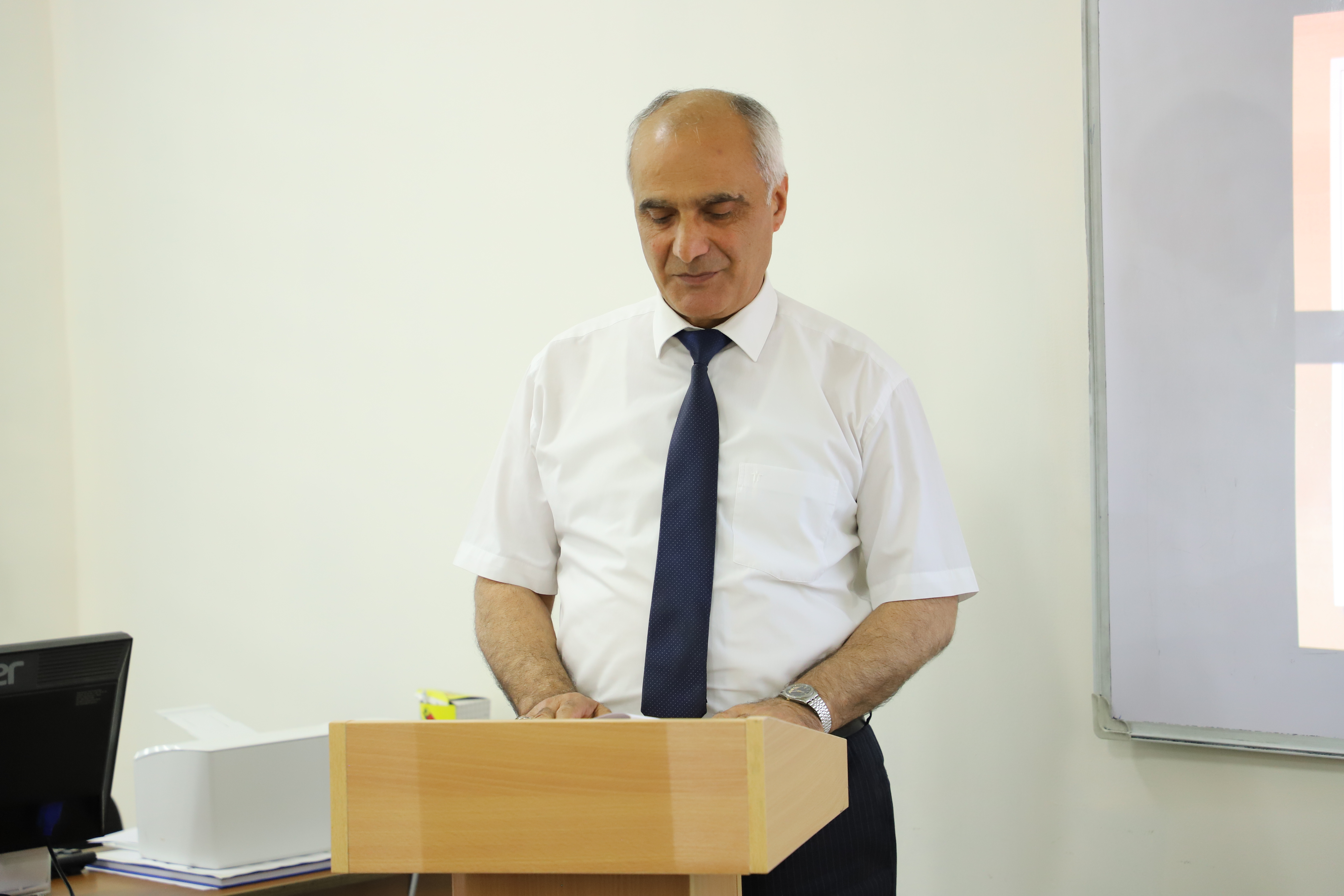 LDU-da I Türkoloji Qurultayın keçirilməsinin 100 illiyinə həsr olunmuş “Dəyirmi masa” keçirilib