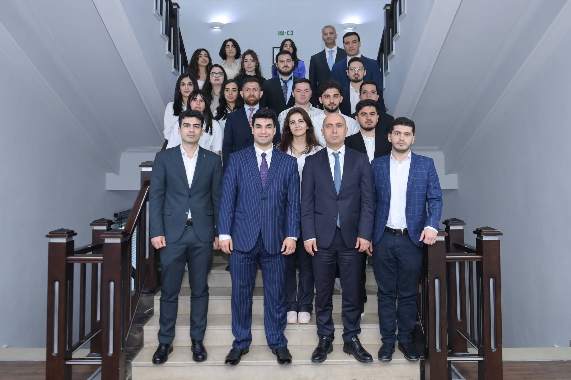 Nazir rəqəmsal texnologiyalar sahəsi üzrə DP məzunları ilə görüşüb