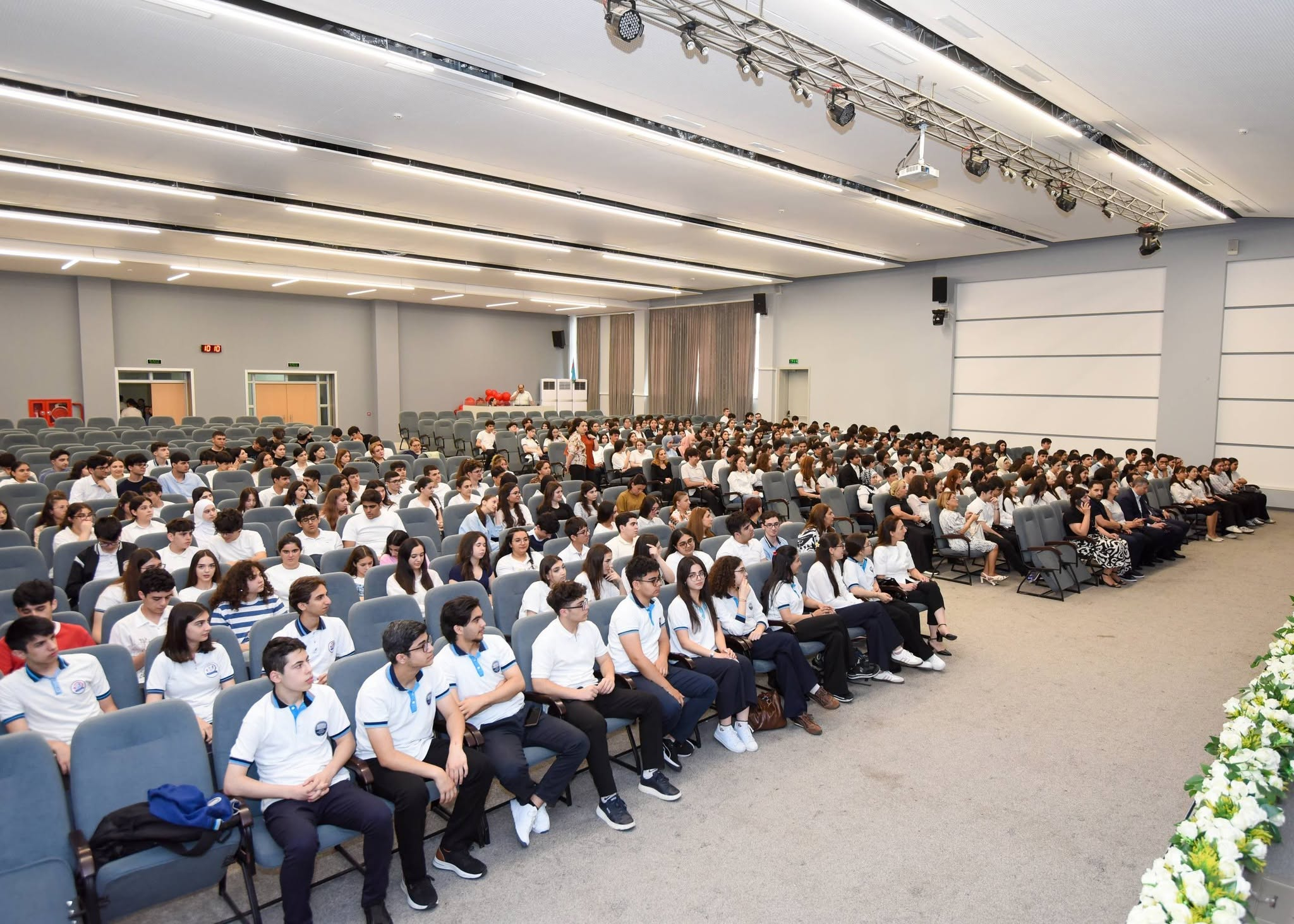 “Gələcəyin peşələri: doğru seçimlər” adlı silsilə görüşlər davam edir