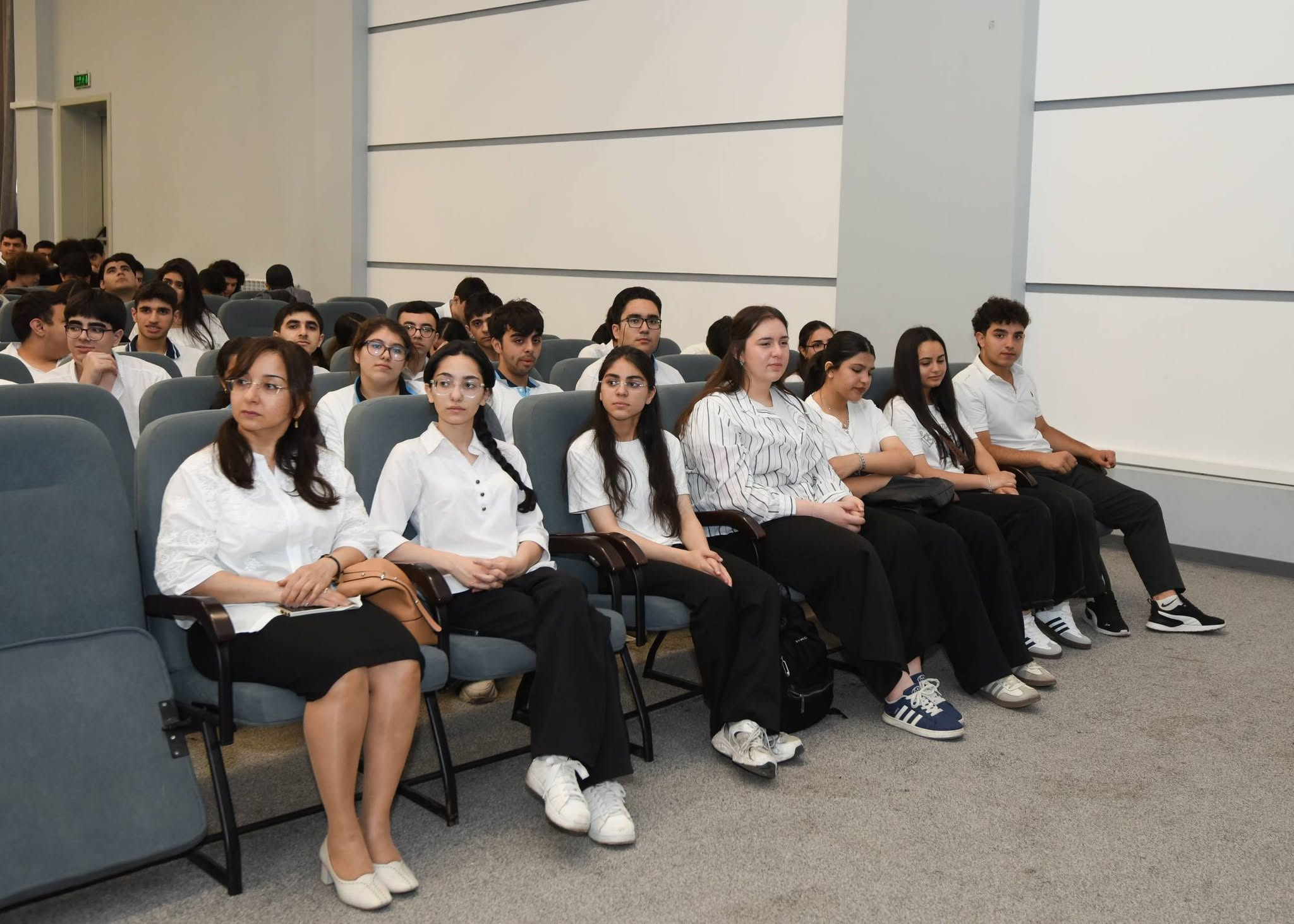 “Gələcəyin peşələri: doğru seçimlər” adlı silsilə görüşlər davam edir