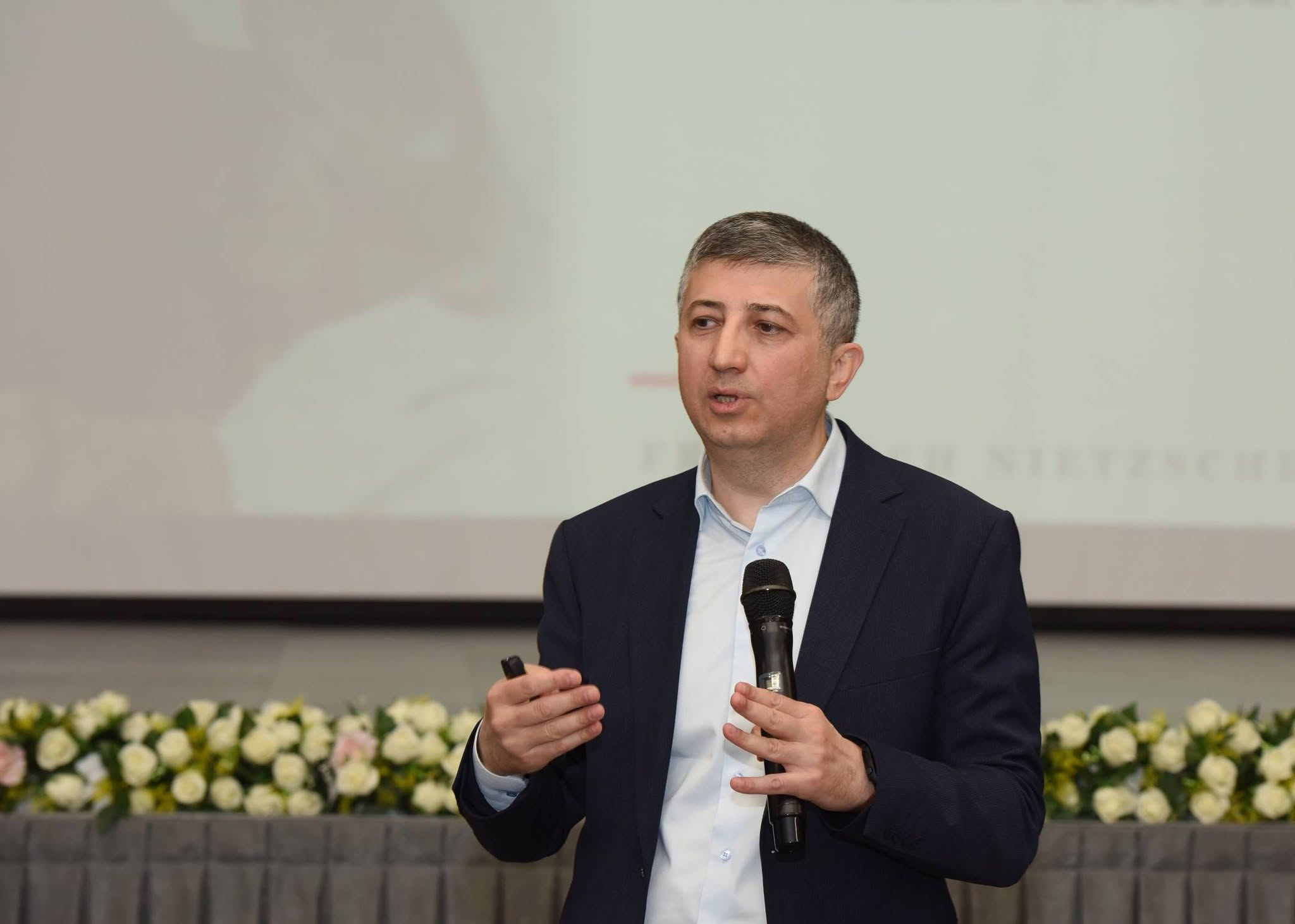 “Gələcəyin peşələri: doğru seçimlər” adlı silsilə görüşlər davam edir