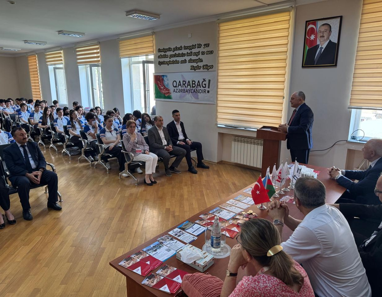 AzTU-nun rektoru lisey şagirdləri ilə görüş keçirib