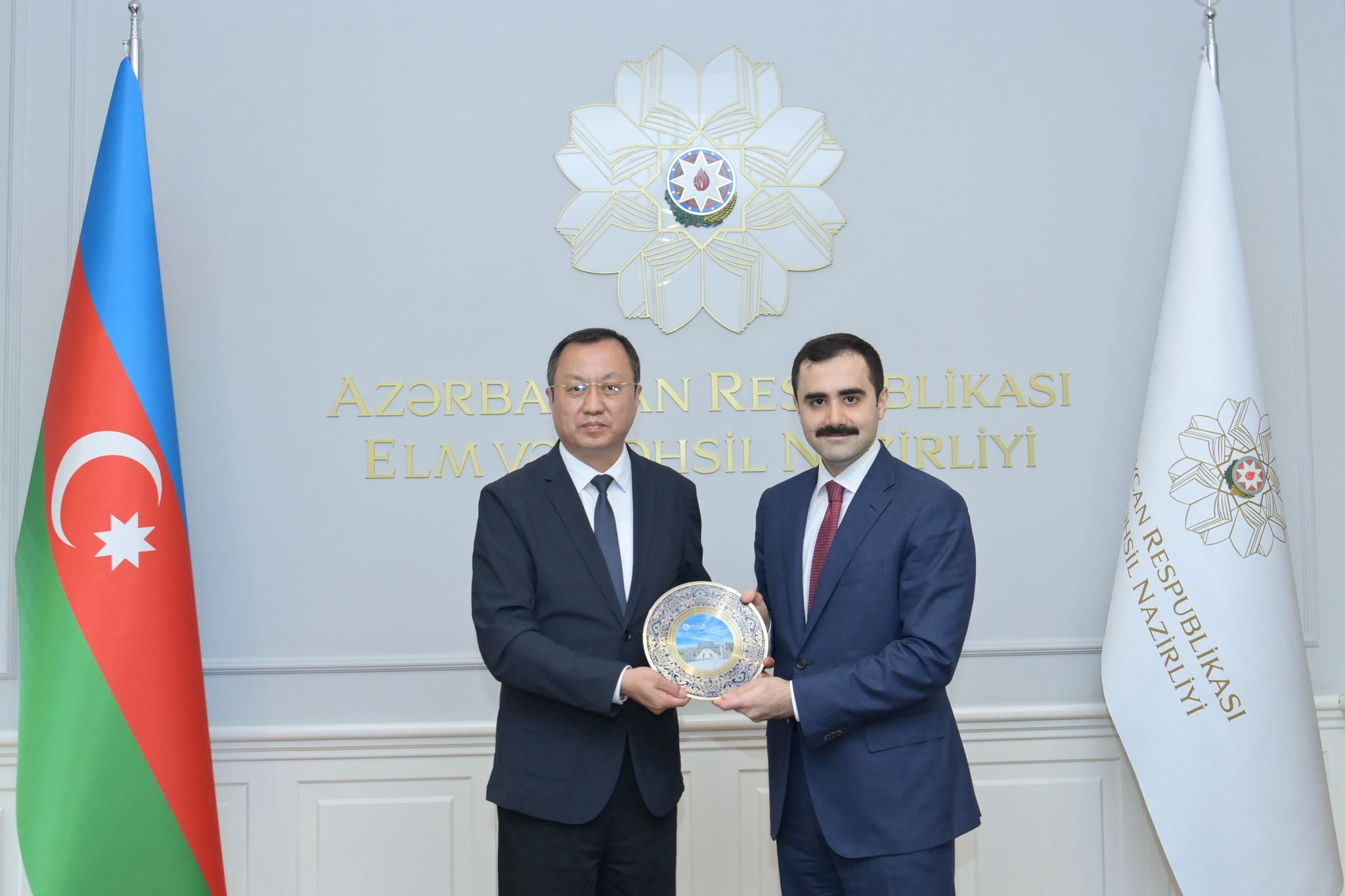 Nazir müavini Çinin Sian Şiyou Universitetinin nümayəndə heyəti ilə görüşüb
