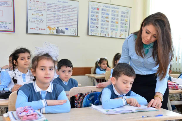 Uşaq müəllimin aynasıdır