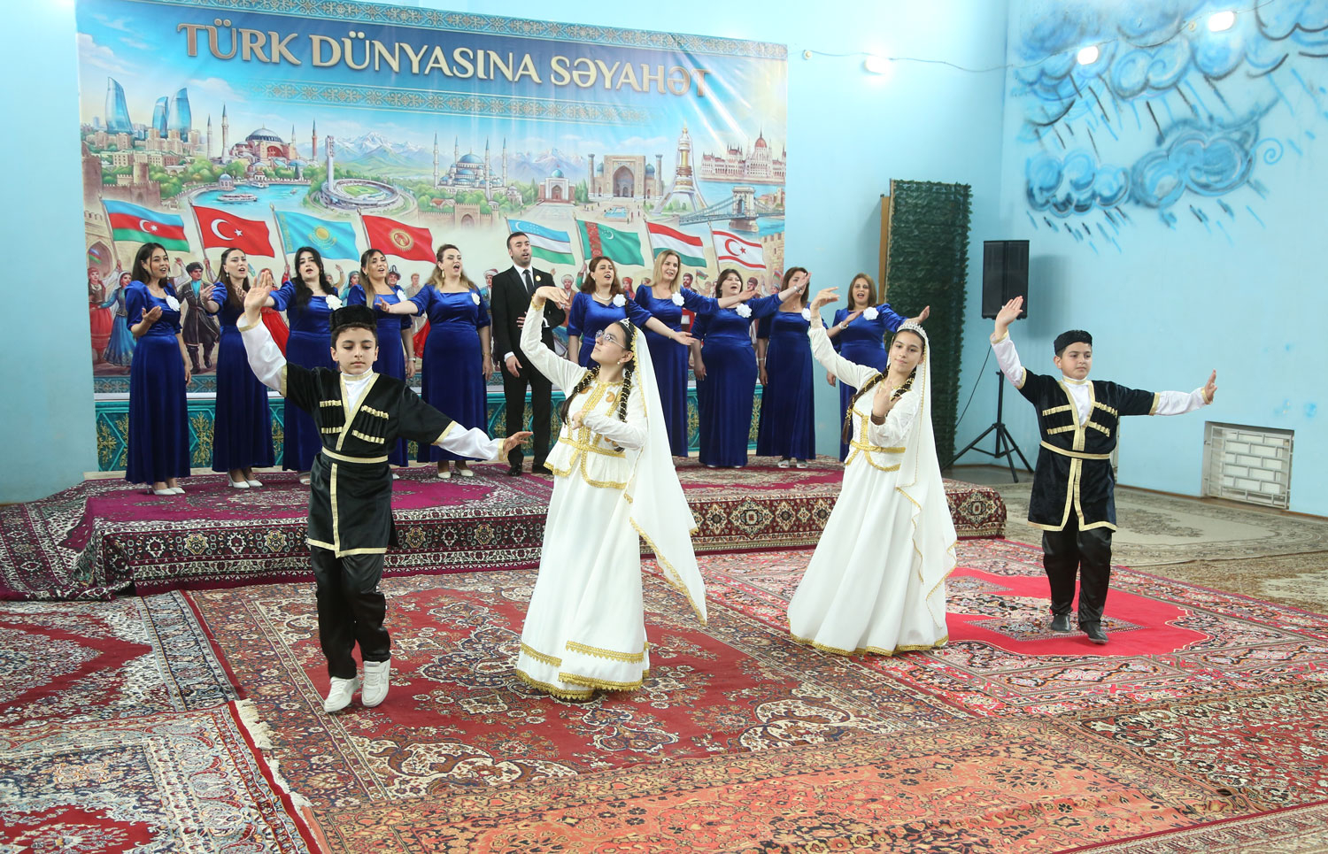 Məktəblilər Türk dünyasının mədəniyyətini və mətbəxini nümayiş etdiriblər